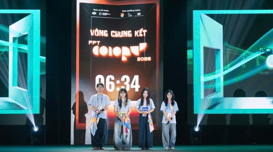 Các đội thuyết trình bảo vệ dự án trước hội đồng giám khảo. (Ảnh: BTC) 