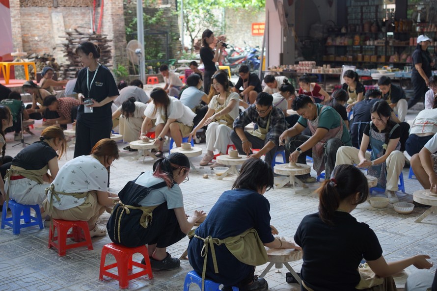 Workshop làm gốm ở Lò Bầu Cổ Bát Tràng