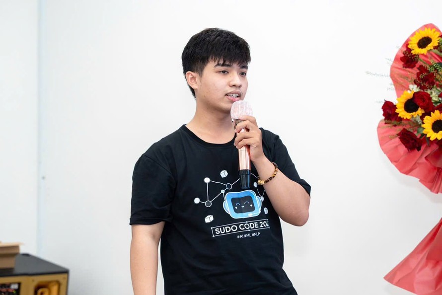 Từ gap year để theo đuổi truyền thông sáng tạo đến 10 công bố khoa học quốc tế của nam sinh FPTU
