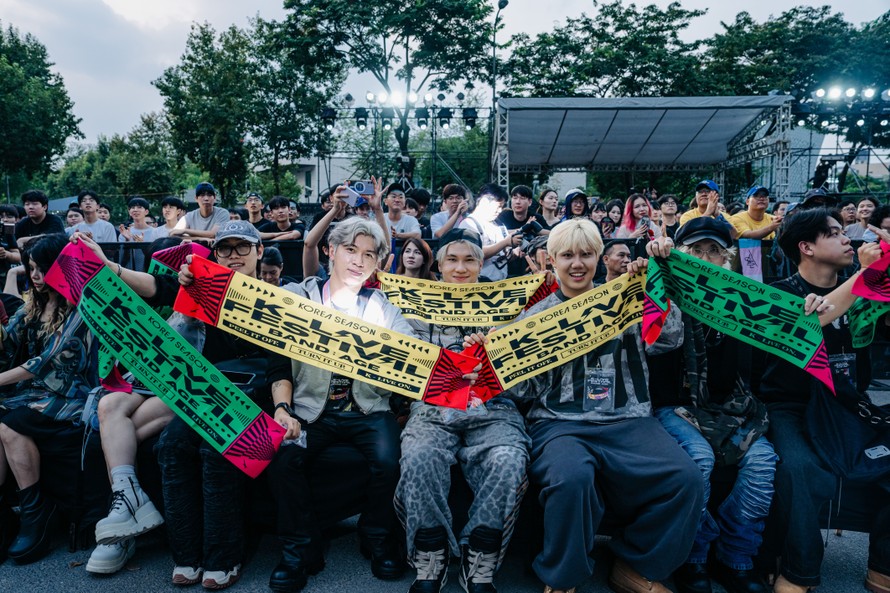 Ban nhạc Hàn Quốc khuấy động đêm nhạc K-Live Festival tại Hà Nội