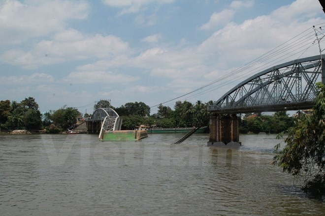 Vụ sập cầu Ghềnh: Khởi tố, bắt tạm giam chủ tàu và lái tàu
