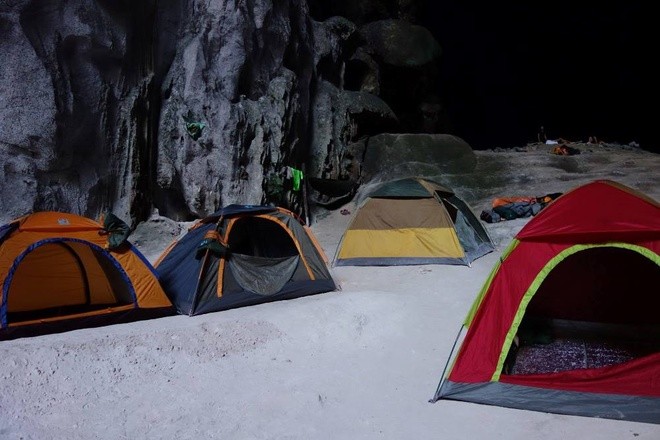 Du khách đi Sơn Đoòng sinh hoạt như thế nào?