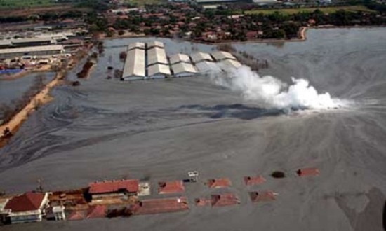 Vùng đất suốt 10 năm bị bùn tấn công