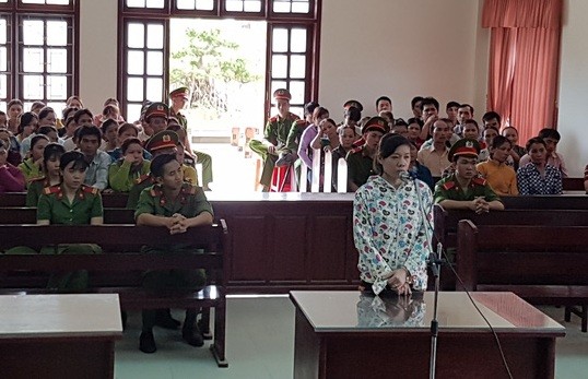 Bị cáo Sen tại phiên tòa sơ thẩm - Ảnh: Báo Giao thông