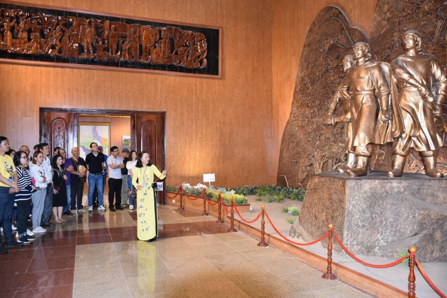 Giới thiệu về 3 anh em nhà Tây Sơn tại Bảo tàng Quang Trung.