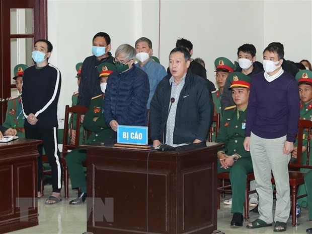 Các bị cáo tại phiên tòa ngày 27/12. (Ảnh: Trọng Đức/TTXVN)