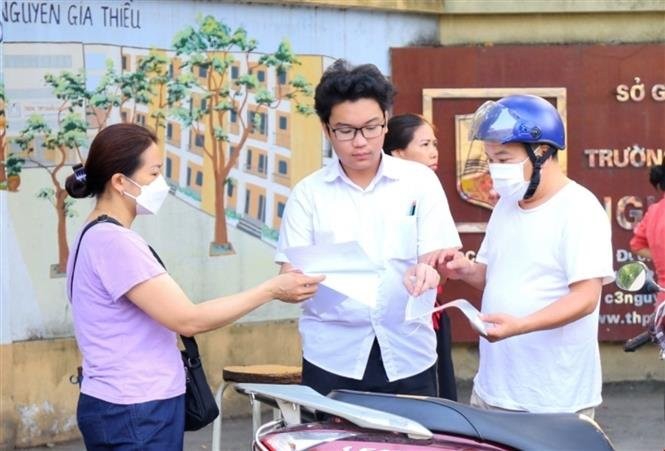 Thí sinh tham dự kỳ thi tuyển sinh vào lớp 10 Hà Nội. Ảnh: Tuấn Đức/TTXVN