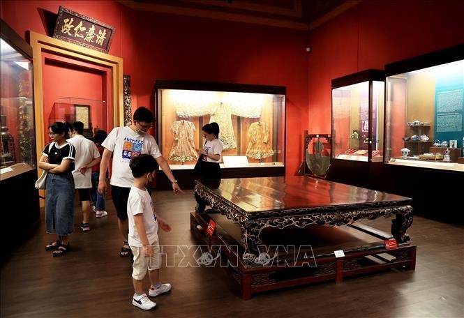 Khách tham quan Bảo tàng Lịch sử Thành phố Hồ Chí Minh. Ảnh: Nhật Bình/TTXVN