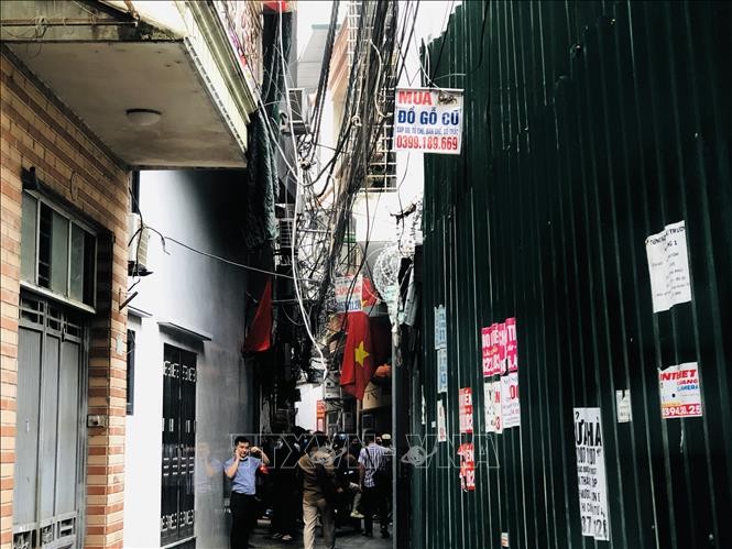 Khu nhà trọ xảy ra hỏa hoạn nằm sâu trong con ngõ nhỏ, ngoằn ngoèo. Ảnh: Tuyết Mai/TTXVN