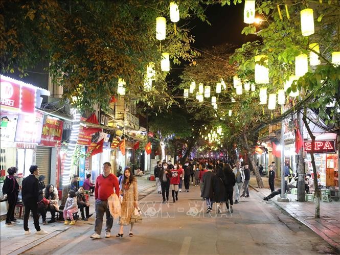 Phố Hàng Bạc nằm trong các tuyến phố đi bộ mới được mở rộng. Ảnh: Thanh Tùng/TTXVN