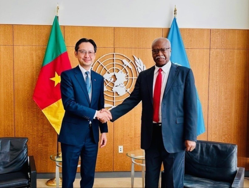 Đại sứ Đỗ Hùng Việt (trái) tại cuộc gặp Chủ tịch Đại hội đồng LHQ Khóa 79 Philemon Yang. Ảnh: Thanh Tuấn