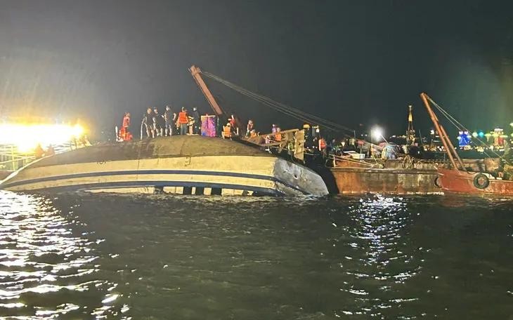 Thủ tướng Lào gửi điện chia buồn về vụ lật tàu tại Vịnh Hạ Long