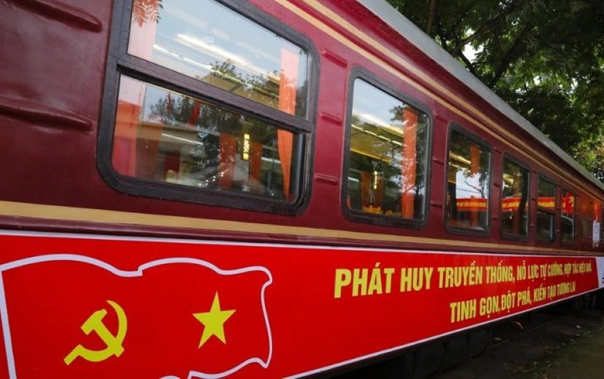 Ra mắt đoàn tàu 2 tầng "Hà Nội 5 cửa ô" vào dịp 19/8