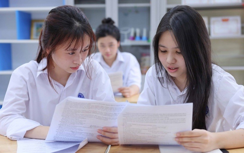 Học sinh nỗ lực ôn tập cho kỳ thi vào lớp 10. 