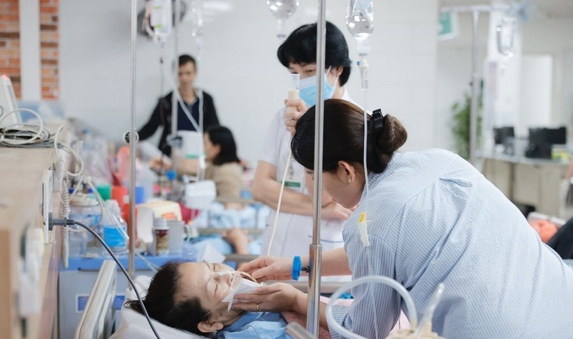 Chăm sóc sức khỏe cho bệnh nhân (Ảnh minh họa)