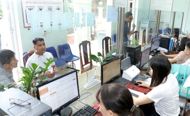 Hoạt động tại Trung tâm phục vụ hành chính công phường Vĩnh Phúc, tỉnh Phú Thọ. 