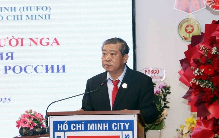 Ông Hoàng Minh Nhân, Chủ tịch Hội hữu nghị Việt Nam-Nga Thành phố Hồ Chí Minh, ôn lại ý nghĩa Cách mạng Tháng Mười Nga.