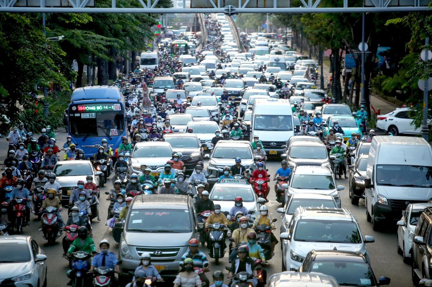 Từ ngày 1/1/2029, tất cả các xe ôtô tham gia giao thông ở Hà Nội, Thành phố Hồ Chí Minh phải đáp ứng từ Mức 2 trở lên.