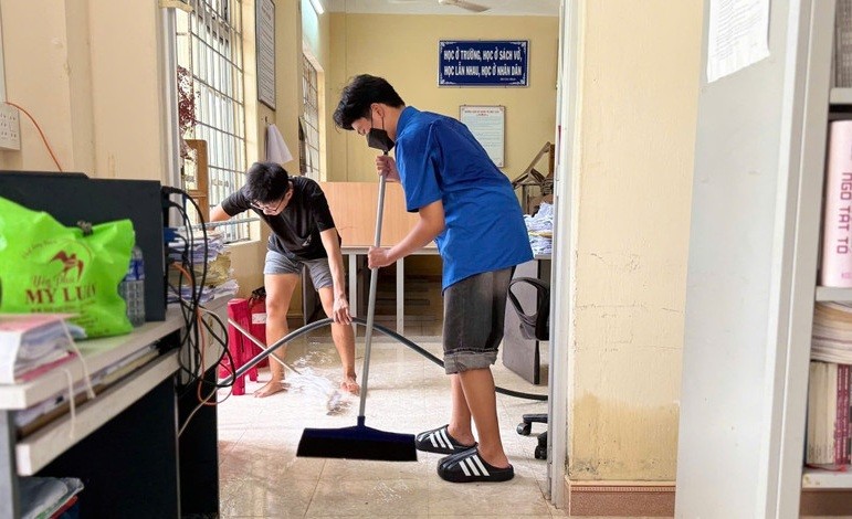 Trước thiệt hại nặng nề do mưa lũ gây ra, tỉnh Đắk Lắk đã có 372 cơ sở giáo dục bị ngập trong nước, nhiều phòng học và thiết bị dạy học bị hư hỏng, gây thiệt hại nặng nề.