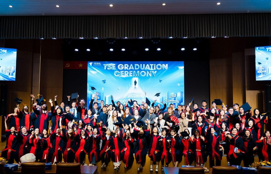 Giáo viên thời AI: TESOL Simple Education giải bài toán "công nghệ hỗ trợ hay thay thế con người?"