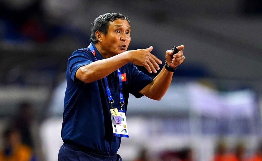 Huấn luyện viên Mai Đức Chung tiếp tục dẫn dắt đội tuyển nữ Việt Nam.