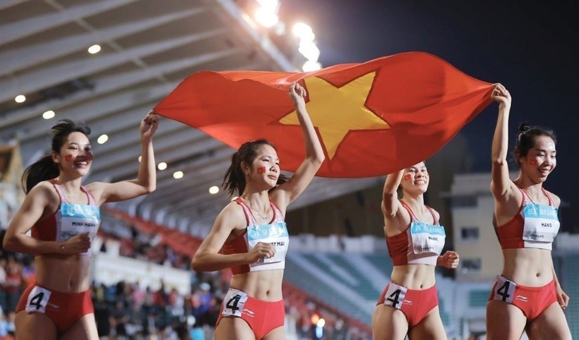 Hoàng Thị Minh Hạnh, Lê Thị Tuyết Mai, Nguyễn Thị Hằng, Nguyễn Thị Ngọc đã xuất sắc giành HCV nội dung 4x400m tiếp sức nữ. 