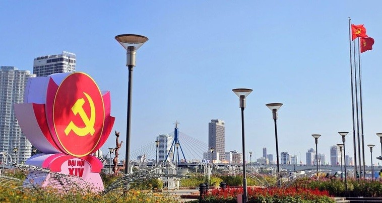 Thành phố Đà Nẵng được trang hoàng cờ hòa chào mừng sự kiện trọng đại của Đất nước.