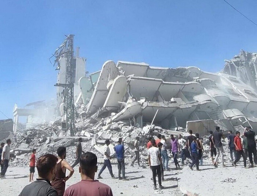 Tòa nhà bị phá hủy sau cuộc không kích của Israel xuống Dải Gaza.