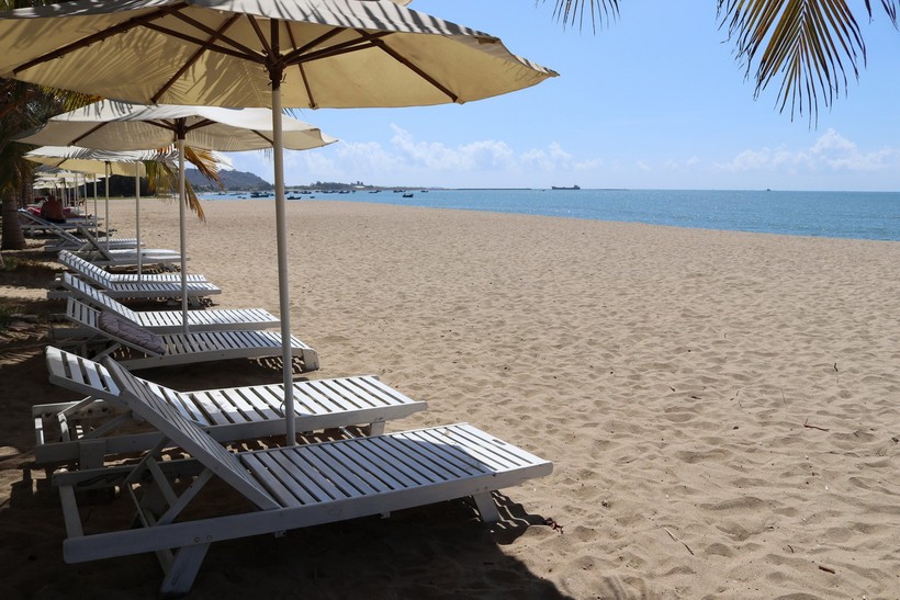 Biển Bình Sơn-Ninh Chữ được quy hoạch thành khu du lịch biển với hệ thống các bãi tắm, khu nghỉ dưỡng cao cao cấp.