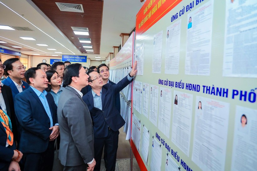 hó Chủ tịch Quốc hội Nguyễn Khắc Định, Ủy viên Hội đồng Bầu cử quốc gia, kiểm tra công tác chuẩn bị bầu cử Đại biểu Quốc hội khóa XVI và đại biểu Hội đồng Nhân dân các cấp nhiệm kỳ 2026-2031 trên địa bàn thành phố Hà Nội.