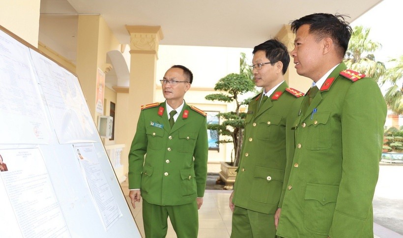 Trại tạm giam số 1, Công an tỉnh Ninh Bình niêm yết các tài liệu, thông tin liên quan đến bầu cử theo quy định. 