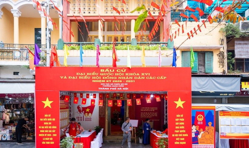 Sáng 15/3, hơn 6 triệu cử tri của Thủ đô Hà Nội hoà cùng hơn 78,9 triệu cử tri trên cả nước tiến hành bỏ phiếu bầu cử đại biểu Quốc hội khóa XVI và đại biểu HĐND các cấp nhiệm kỳ 2026-2031. 