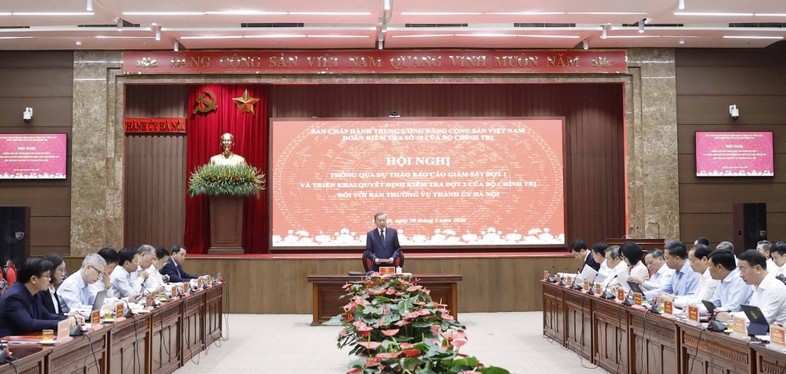 Chiều 30/3/2026, tại Hà Nội, Đoàn kiểm tra, giám sát số 10 của Bộ Chính trị, Ban Bí thư do Tổng Bí thư Tô Lâm làm Trưởng đoàn tổ chức Hội nghị thông qua dự thảo Báo cáo kiểm tra, giám sát đợt 1 và triển khai quyết định kiểm tra, giám sát đợt 2 của Bộ Chính trị, Ban Bí thư đối với Ban Thường vụ Thành ủy Hà Nội. 