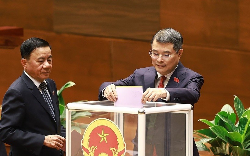 Theo Nghị quyết được thông qua, Trưởng Ban tổ chức Trung ương Lê Minh Hưng được bầu giữ chức Thủ tướng Chính phủ nhiệm kỳ 2026-2031.