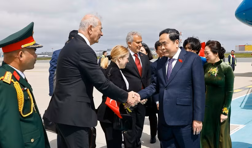 Chủ tịch Quốc hội Trần Thanh Mẫn và Phu nhân cùng đoàn đại biểu cấp cao Việt Nam đến thành phố Istanbul.