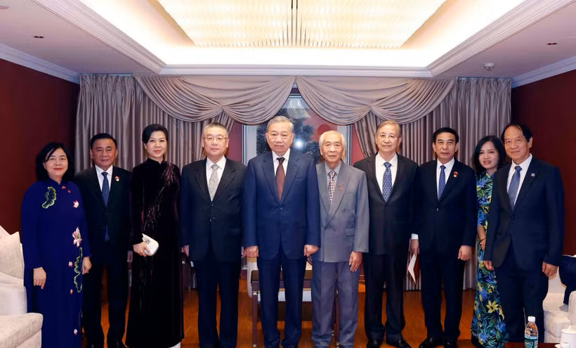 Tổng Bí thư, Chủ tịch nước Tô Lâm và Phu nhân gặp mặt thân nhân các tướng lĩnh, chuyên gia, nhân sỹ hữu nghị Việt Nam-Trung Quốc.