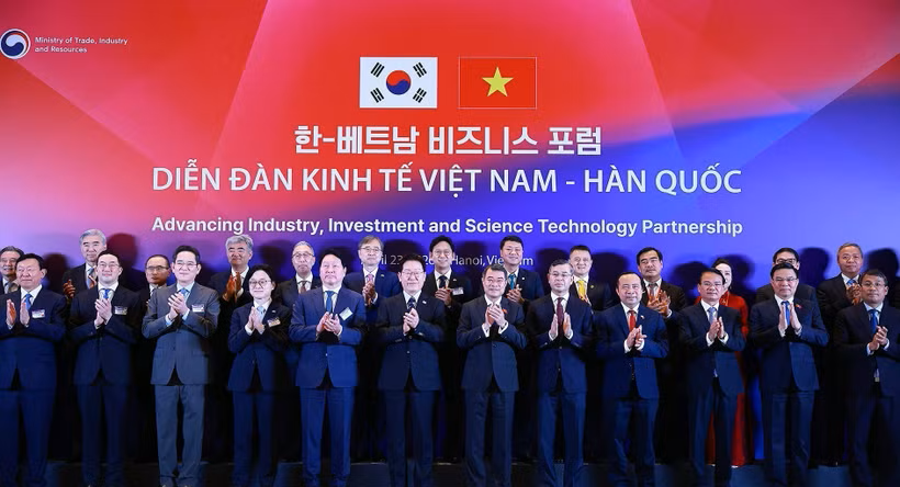 Thủ tướng Lê Minh Hưng và Tổng thống Hàn Quốc Lee Jae Myung cùng các đại biểu dự Diễn đàn kinh tế Việt Nam-Hàn Quốc.