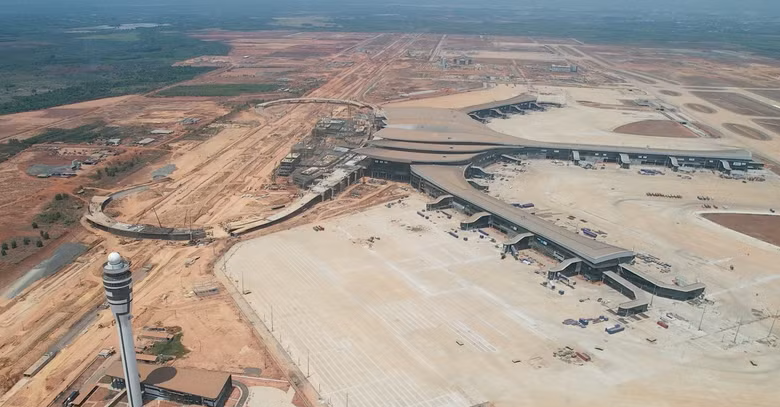 Nhà ga hành khách, đài kiểm soát không lưu sân bay Long Thành cuối tháng 4/2026.
