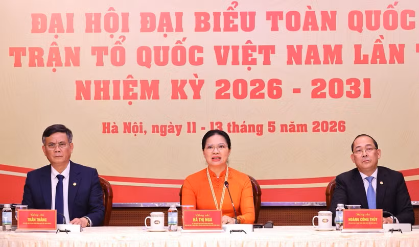 Bà Hà Thị Nga, Ủy viên Trung ương Đảng, Phó Chủ tịch-Tổng Thư ký Ủy ban Trung ương Mặt trận Tổ quốc Việt Nam trả lời các câu hỏi của các nhà báo. 