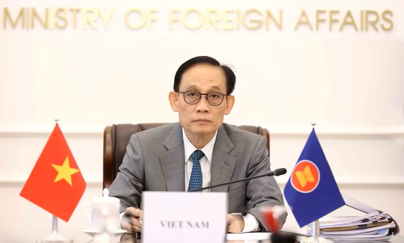 Đồng chí Lê Hoài Trung, Ủy viên Bộ Chính trị, Bộ trưởng Ngoại giao phát biểu tại cuộc họp.