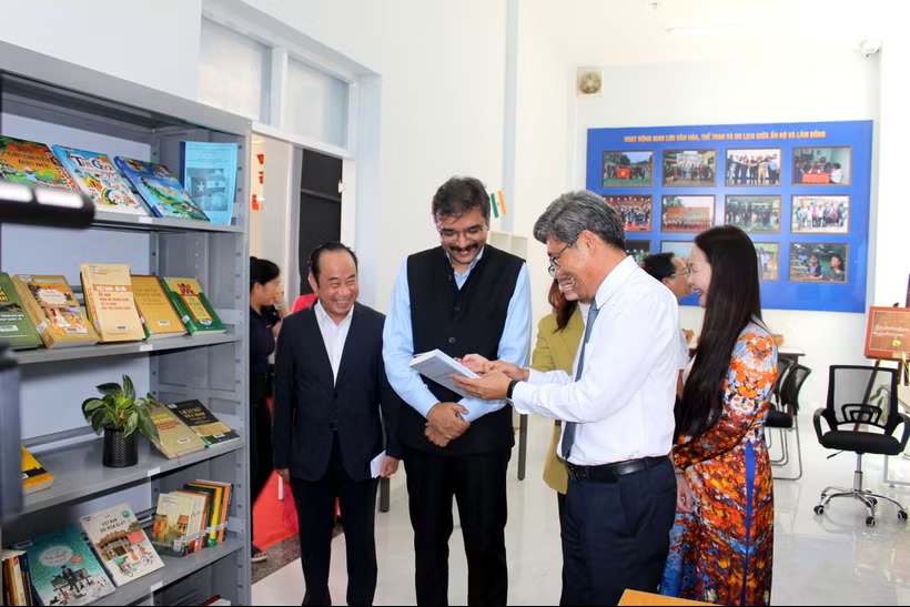 Các đại biểu tham gia Không gian văn hóa Ấn Độ. 