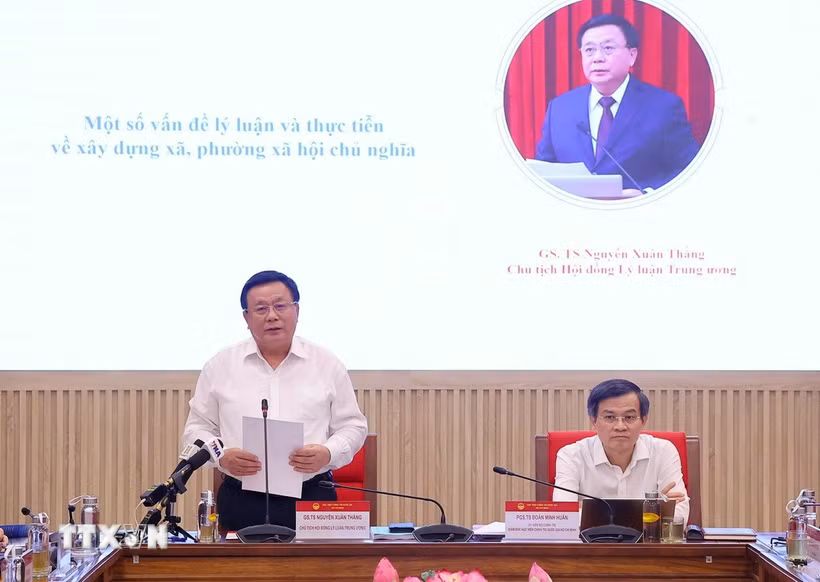 Giáo sư-Tiến sỹ Nguyễn Xuân Thắng, Chủ tịch Hội đồng Lý luận Trung ương phát biểu.