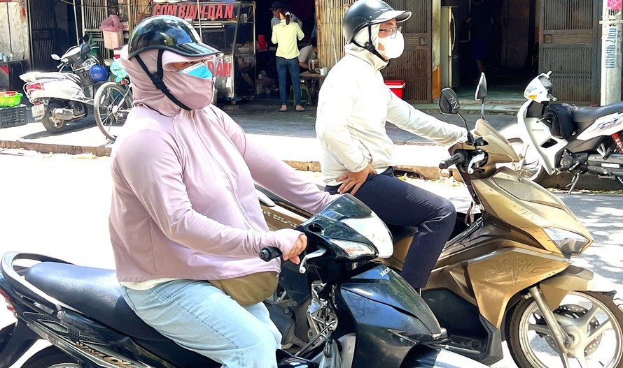 Hà Nội nắng nóng gay gắt. Ảnh: Lê Phú