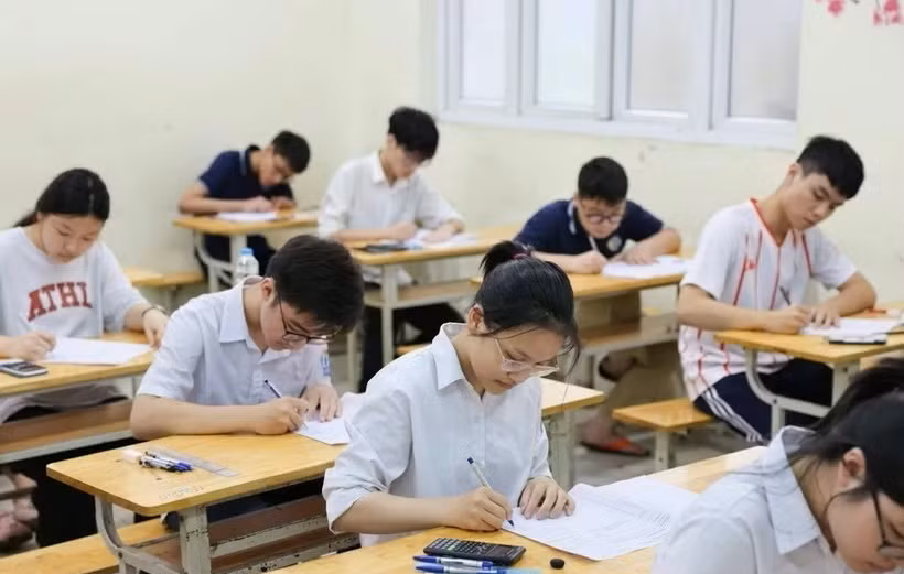 Học sinh Hà Nội dự thi vào lớp 10.