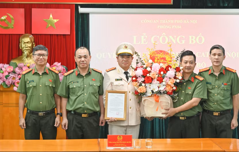 Cấp ủy, Ban Biên tập An ninh Thủ đô chúc mừng Trung tá Đỗ Trần Quân
