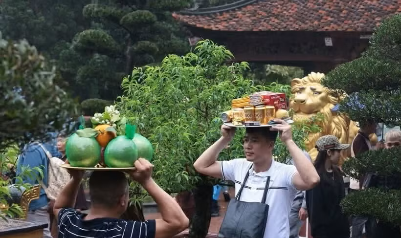 Các di tích lịch sử-văn hóa trên địa bàn Hà Nội là điểm đến du xuân tín ngưỡng ưa thích của người dân. 