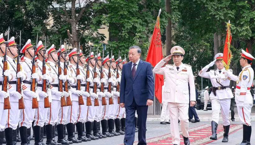 Tổng Bí thư, Chủ tịch nước Tô Lâm duyệt Đội danh dự Công an nhân dân. 