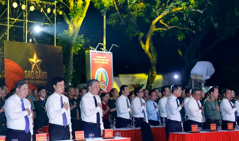 Tổng Bí thư, Chủ tịch nước Tô Lâm, Thủ tướng Lê Minh Hưng và các đại biểu tại điểm cầu Hà Nội.