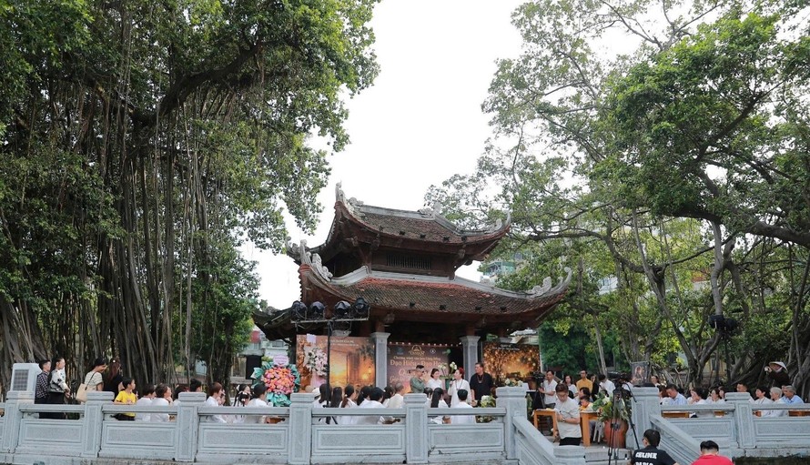 Quang cảnh sự kiện tại Hồ Văn, thuộc quần thể Văn Miếu - Quốc Tử Giám (Hà Nội)