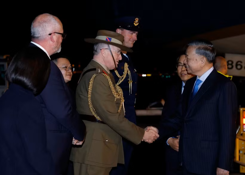 Quan chức Australia đón Tổng Bí thư, Chủ tịch nước Tô Lâm tại sân bay quốc tế Sydney Kingsford Smith. 